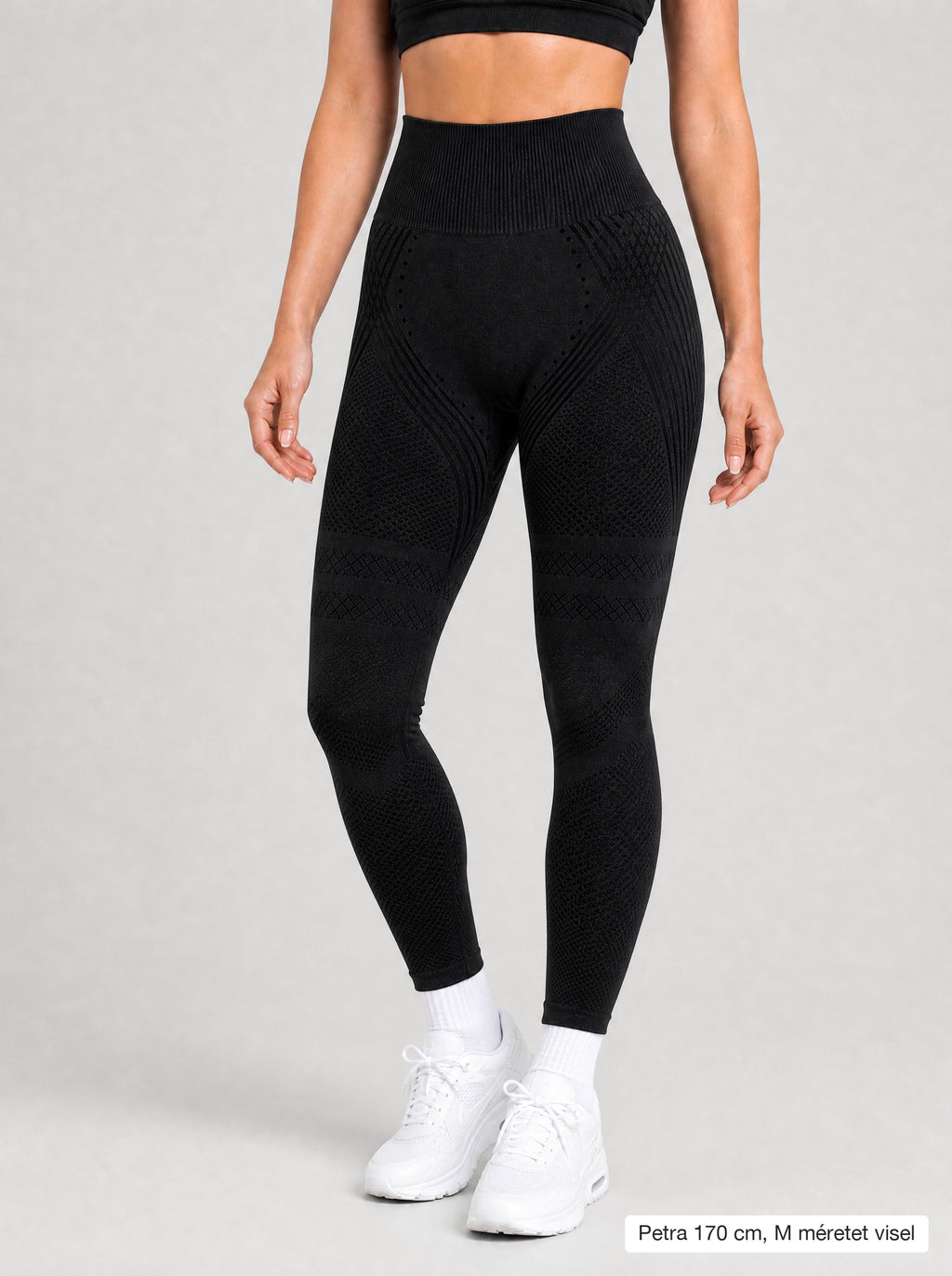 SHAPRESS SCULPT™ alakformáló leggings fekete – Petra 170 cm, M méretet visel, közeli szemből